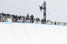 [창간33주년 인터뷰]세계를 놀라게 한 스노보드 신동 최가온의 특별한 꿈 금메달? 올림픽서 즐기기!