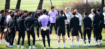 [포토] 클린스만 감독과 나란히 선 손흥민