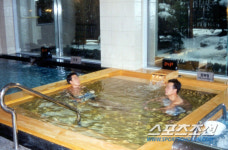 [감기 오해&진실] 사우나·매운 음식 오히려 위험…항생제·고용량 비타민C도 주의