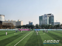 [현장스케치]수천 관중 모인 아주대 홈 개막전, 벚꽃과 함께 축구도 활짝 피었다