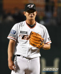[포토] 한화 김서현 '1군 첫 등판에서 미소'