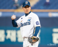안경에이스, 또 5이닝만에 교체…고민 많아진 롯데 [창원리포트]