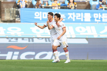 차원이 다른 '22세 카드' 포항 고영준 맹활약, 김기동·황선홍 감독 얼굴에 피는 '웃음꽃'
