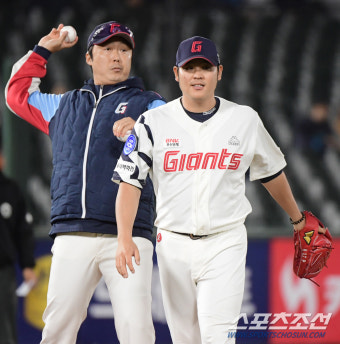 [포토] 배영수 코치, 발 빠른 투수교체