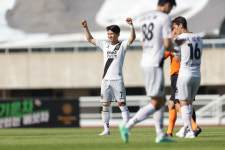전반에만 5골 터졌다! 원기종 결승골 경남 3대2 신승, 신생팀 천안 개막 15G째 무승