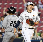 형보다 나은 아우 만남의 광장 1루서 엇갈린 운명, 90억 형님 앞에서 역전타 친 동생