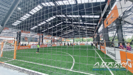 역대급 폭염에 시원한 풋살을 즐긴다, 최신식 돔 풋살장 더피치 평택 호평 속 화려한 개장