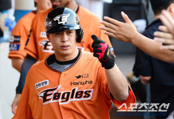 '5년 만에' 한화, 꼴찌 아닌 올스타 휴식기→가을야구까지? '홈런 1위' 23세 거포+'전반기 6승' 160 에이스 있다 [SC포커스]