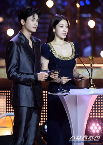 [포토] 박형식 박신혜, 청룡시리즈어워즈 시상