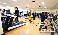 심박수X데이터 보며 달려요 스마트한 여학생들의 행복한 체육시간@수도여고 건강해GYM[서울 스마트 학교체육 ON]