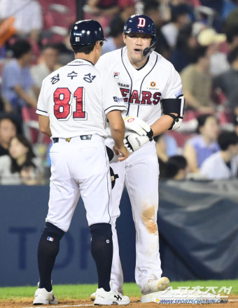 [포토] 양석환 '리드 굳히는 2타점 적시타'