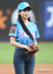 [포토] 시구하는 곽민선 아나운서