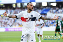 [현장리뷰]강인·마르 최초 가동+월클 네이마르 2골1도움 원맨쇼 PSG, 전북에 3대0 완승