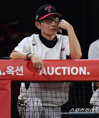 [포토] 또 주루사, 열받은 염경엽 감독