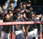[포토] 노시환 투런포-30홈런 타자 탄생 한화 이글스
