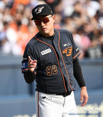 [포토] 최원호 감독 '1위 LG 잡았다'