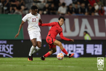 [한국-키르기스스탄]그릴리시처럼 스타킹 반쯤 내린 홍윤상, 귀중한 결승골+환상 개인기로 눈도장 '쾅'