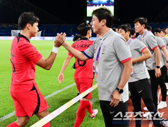 [포토] 황선홍 감독 '태국과 2차전도 승리하자'