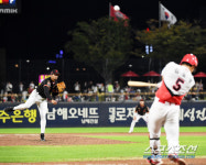 KIA 이름으로 첫 노히트 수모 위기, 1차지명 막내 타자가 살렸다. 홈런성 타구에도 달려 3루타. 어찌 이쁘지 않나[광주 현장]