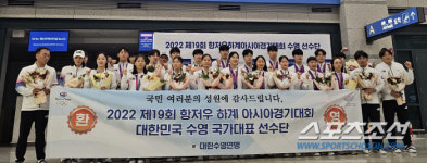 모두의 메달,우린 이런 작품을 원했다! 수영원팀감독님은 제자들의 짐을 밀고 진천을 향했다[항저우S토리]