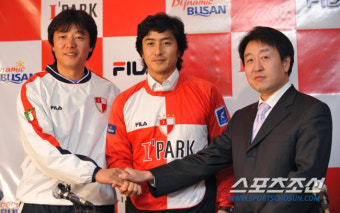 [항저우현장]준결승 일전 앞둔 황선홍X안정환 '깜짝조우', 승리 기운 불어넣었을까