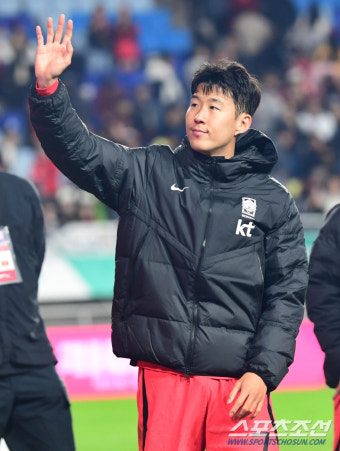 'VAR이 없어서?' 억울한 베트남, '손흥민 파울→퇴장' 장면 오심 주장…참패는 인정