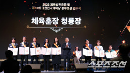 "패럴림픽 탁구 3연속 메달,엄마는 레전드!"정영아,청룡장 품었다