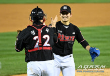 끄떡 없습니다 타구 맞고도 SV 강심장 KT 박영현, 2차전 등판 이상無[KS2 현장]