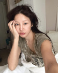 50세 미나 민낯 공개..주름 하나 없는 동안미모 부으니까 어려보이는 것 같기도
