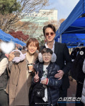 왜 아빠 사인을 줄 서서…. 정준호♥이하정 子 시욱, 사람들 몰리자 당황?