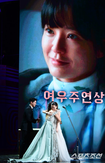 [포토] 탕웨이와 포옹하는 정유미