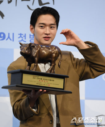 [SC현장]14kg 증량→사투리 연기…'모래꽃', 청춘 성장 담긴 씨름 한 판(종합)