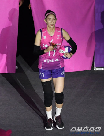 [포토] 김수지 '크리스마스이브 멋지게 등장'