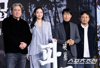 [포토] 최민식 김고은 유해진 장재현 감독, '파묘' 기대되는 작품!