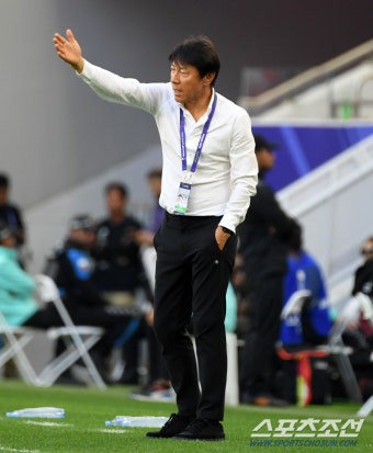 [카타르 전반리뷰]클린스만 직관 '우에다 선제골' 日, 신태용의 인니 1-0 리드 'D조 2위 가능성'