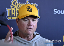 3740억 FA 스타의 포지션 좌천...감독은 카리브해 섬까지 날아갔다 [SC캠프 in AZ]