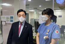 대한적십자사 김철수 회장, 의료위기 속 서울적십자병원 진료 현황 점검