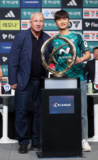K리그1 전북 vs 울산 경기, 매진 관중 앞 현대가 더비 벌였다.