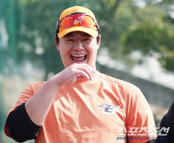 류현진, 이재원 아닌 최재훈과 배터리 호흡. 노시환vs채은성 4번타자 맞대결 [대전라인업]