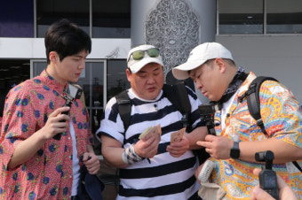 김선호, 문세윤과 심각하게 돈 세는 중?…'1박2일' 케미 생각나('먹보형2')