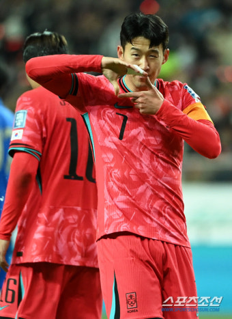 [포토] 선제골 손흥민, 찰칵!