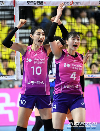 [포토] 김연경-이주아, 1세트 승리가 보인다!
