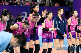 [포토] 준우승 차지한 흥국생명, 김연경도 팬들에게 인사