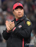 [포토] 이범호 감독의 박수