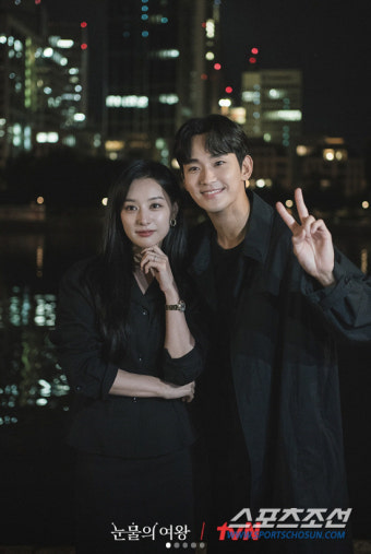 [SC이슈]김수현김지원, 진짜 사귀면 안될까요? 전 우주의 '응원' 부르는 핫커플의 촬영장 '달달 모드'