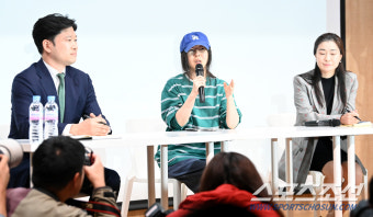 [포토] 긴급 기자회견 갖는 민희진 대표, 드릴 이야기가 많아요