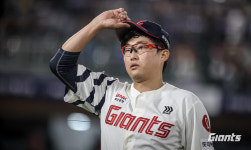 필승조 소진→무거워진 어깨 필요할 때 해주는 남자. 106구 안경에이스의 존재감 [부산리포트]