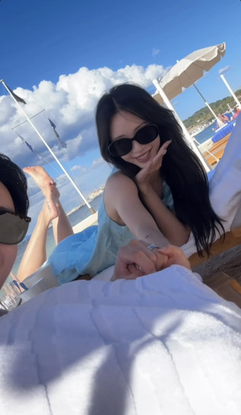 한예슬, 10세 연하 남편 손 꼭 잡고 애틋..약지 반지 눈에 띄네