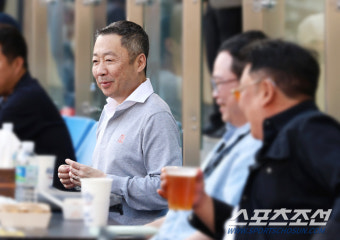 [포토] 두산 박정원 구단주 '행복한 야구 직관'