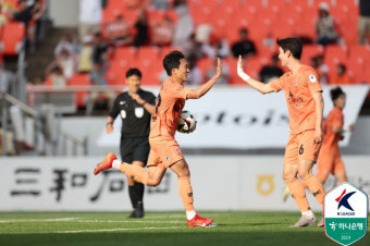 [제주 현장리뷰] '고등윙어' 양민혁 오늘도 공격포인트! 강원 파죽의 4연승 → 적지서 제주 2-1 꺾고 4위 점프